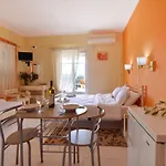 Xristina Apartament *